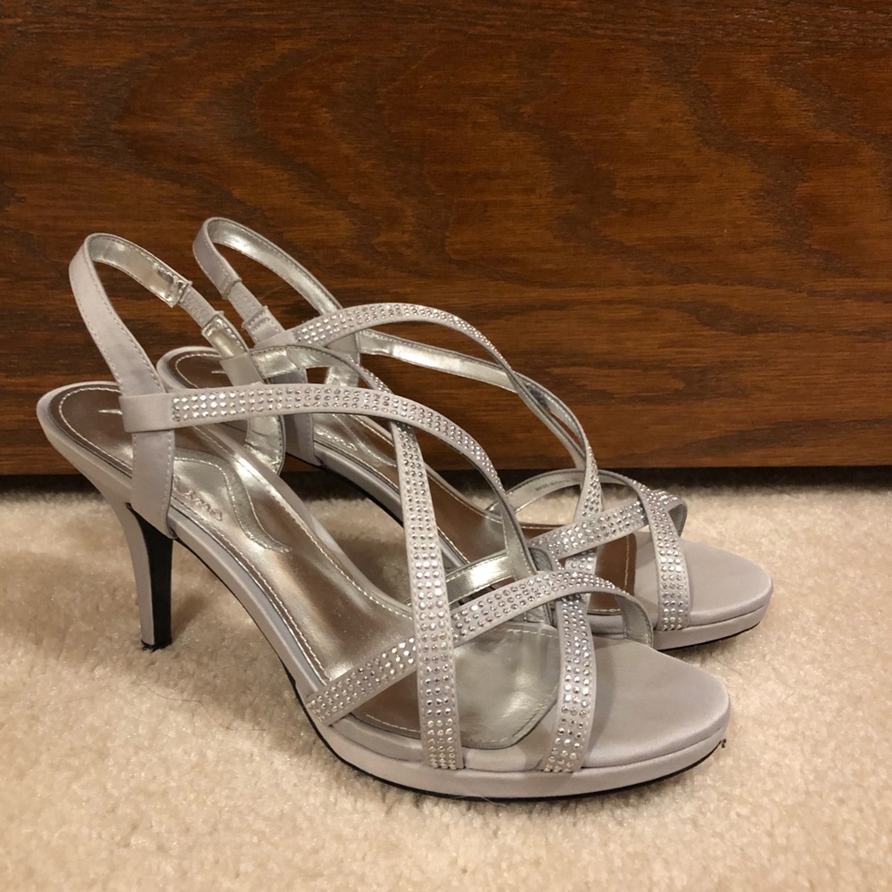 Size 7.5 Nina Pumps